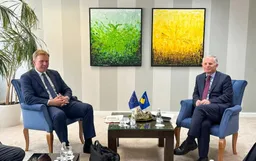 Bruksel, zv/kryeministri Bislimi takohet me të dërguarin e BE-së për dialogun Kosovë-Serbi