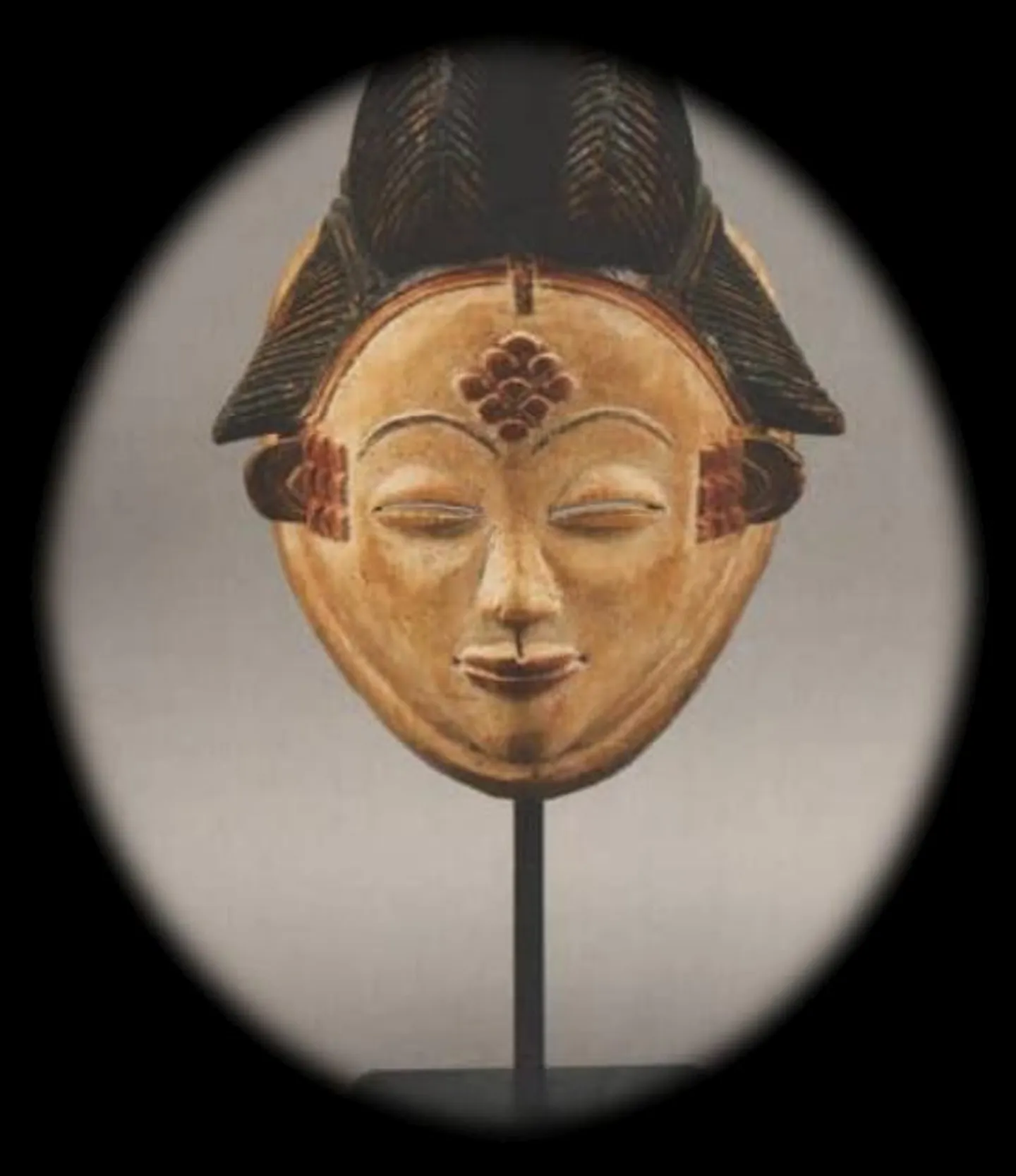 90 biens culturels regagnent les terres gabonaises après 65 ans dans une collection privée