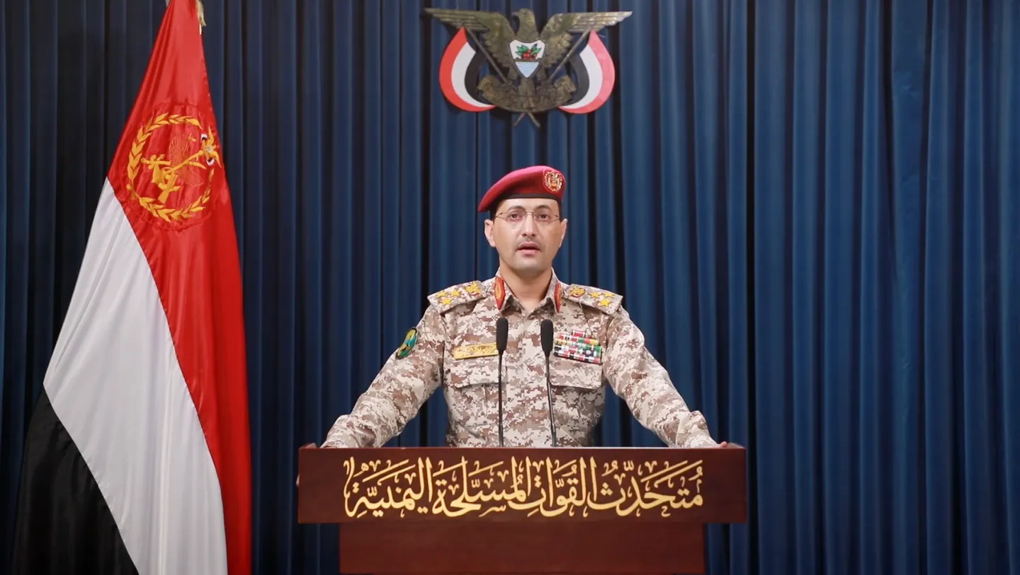 الحوثيون يتبنون هجوماً صاروخياً على سفينة إسرائيلية بعد اغتيال قادتهم في صنعاء