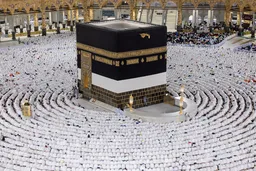 Ihram: Why Muslim pilgrims dey wear white cloth?