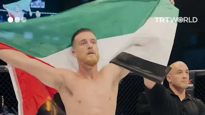 Irsk MMA-utøver slår tidligere israelsk soldat, roper 'fri Palestina'