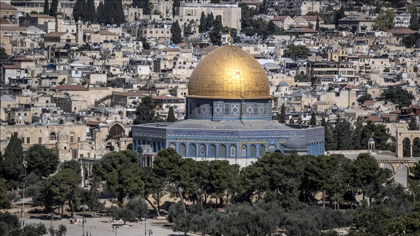 Izraeli ndalon mijëra palestinezë të marrin pjesë në faljen e së premtes në Xhaminë Al-Aksa