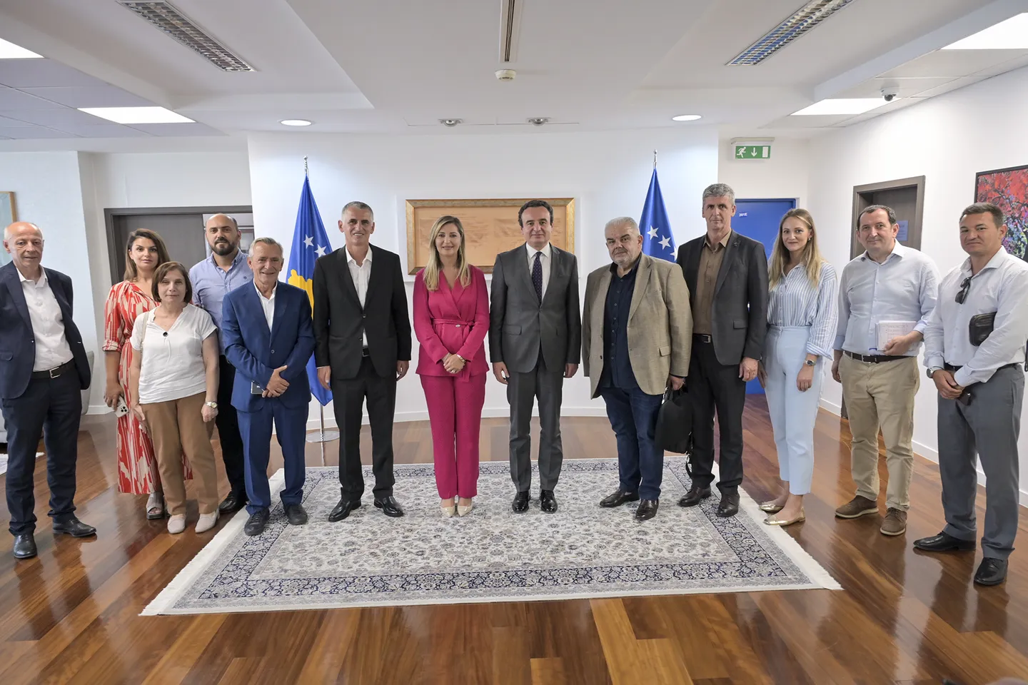 Kryeministri Kurti priti në takim grupin punues ndërshtetëror për rrugën Prizren-Tetovë
