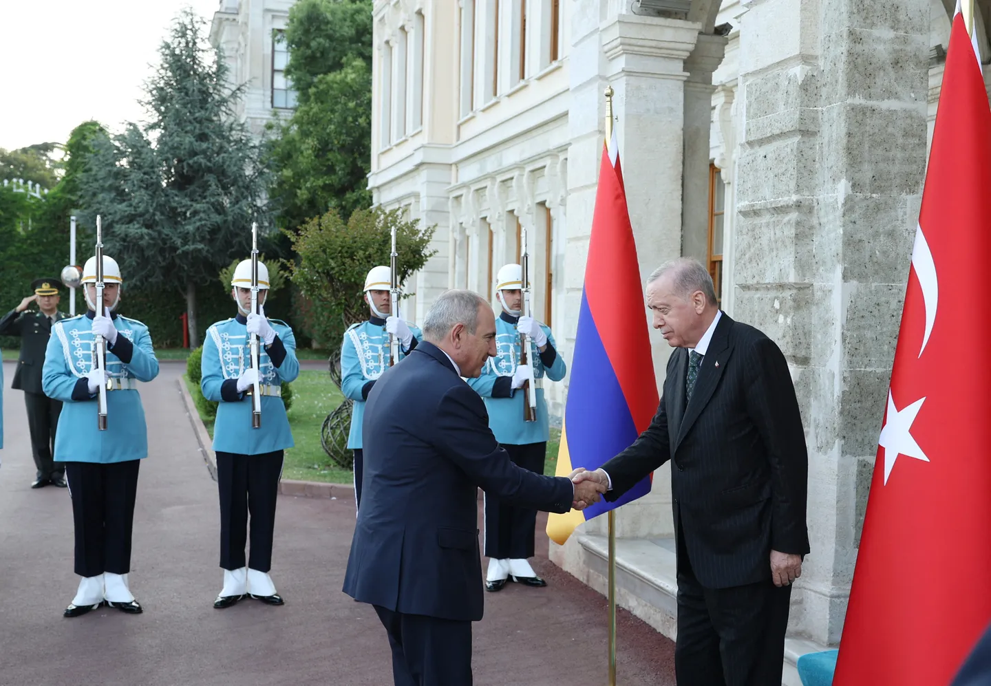 Президент Эрдоган принял Пашиняна в Стамбуле