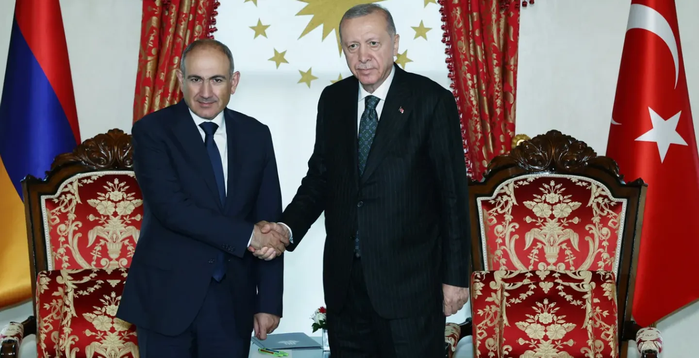 Rencontre historique à Istanbul : Erdogan et Pachinian relancent le dialogue pour la paix régionale
