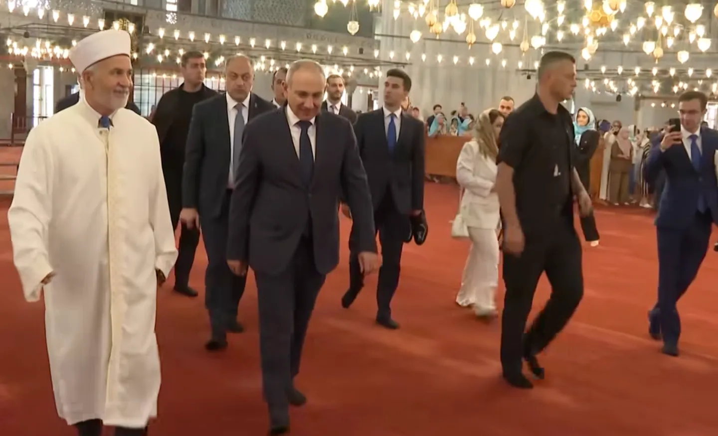 Pashinyan visit: In Istanbul, an Armenian leader walks through history