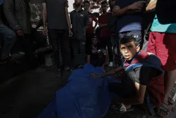 41 شهيداً في غزة خلال ساعات... والمساعدات تتحوّل إلى فخّ قاتل