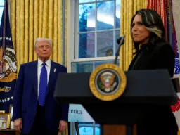Trump diz que a sua chefe de inteligência, Gabbard, está “errada” sobre o programa nuclear iraniano