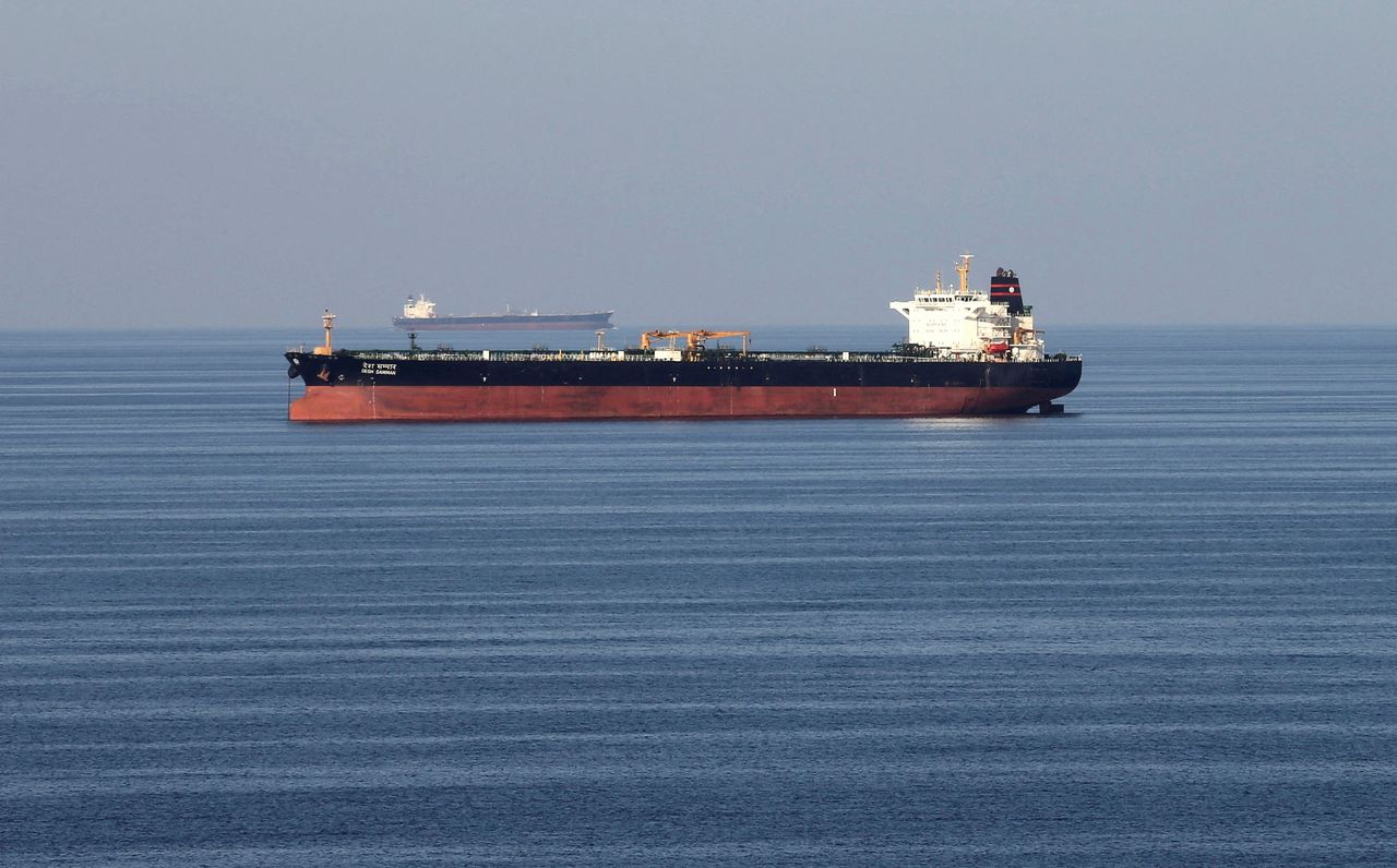 Oil prices surge after Tehran mulls shutting Strait of Hormuz - TRT World