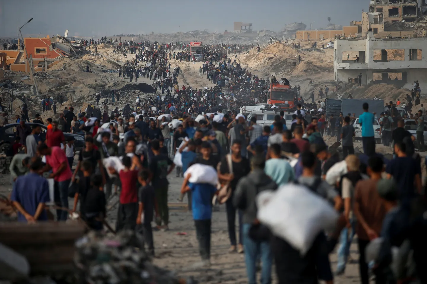 Ushtarët izraelitë hapin zjarr ndaj një grupi palestinezësh të mbledhur për ndihma humanitare