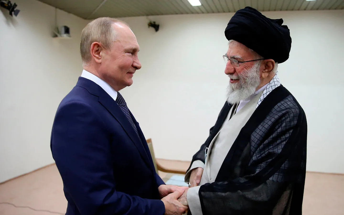Хаменеи обратился к Путину
