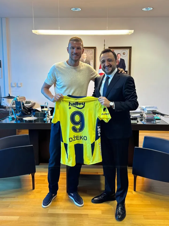 Edin Džeko posjetio Ambasadu Republike Turkiye u Sarajevu