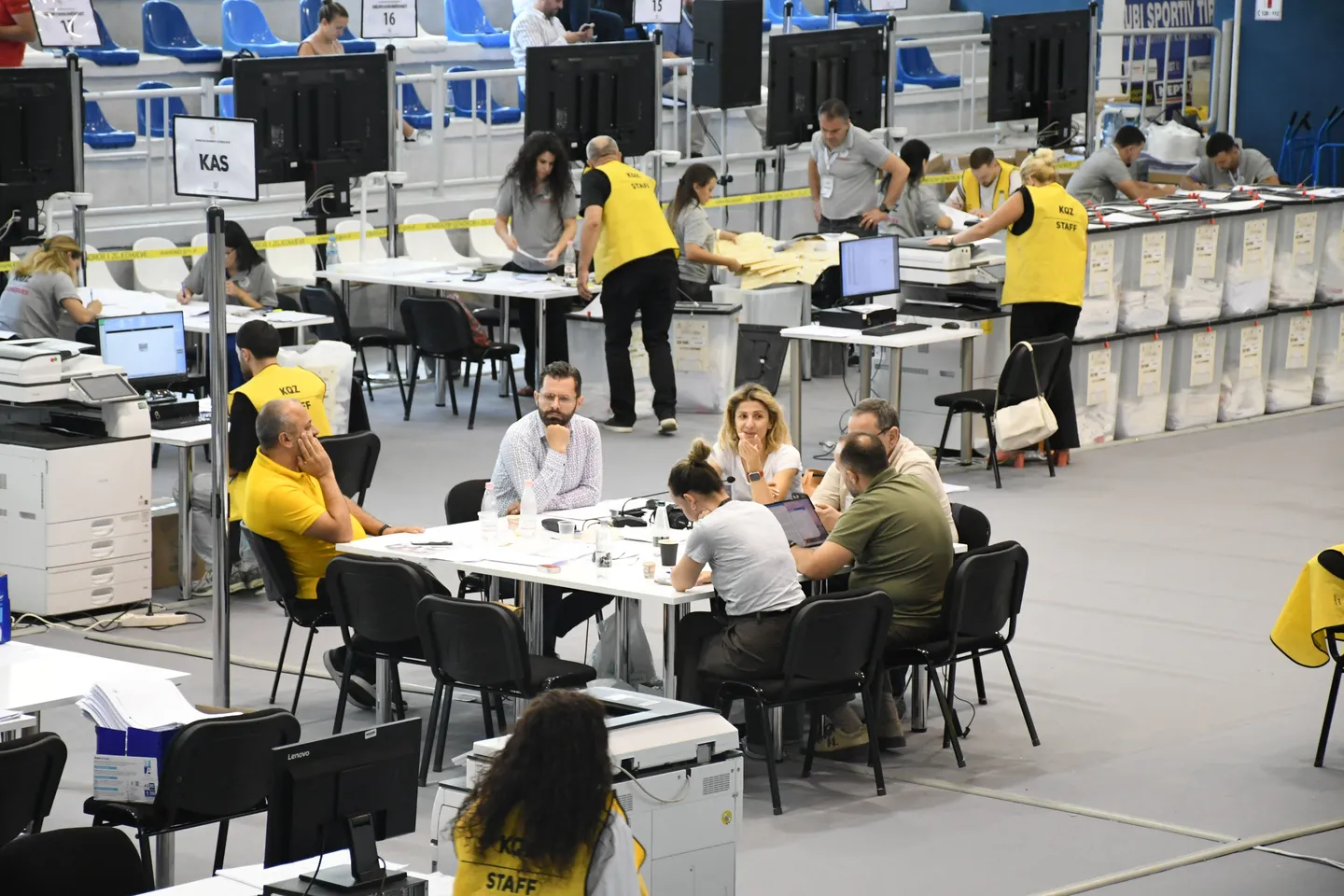 Vazhdon rinumërimi i votave të zgjedhjeve parlamentare në Shqipëri për Qarkun e Tiranës