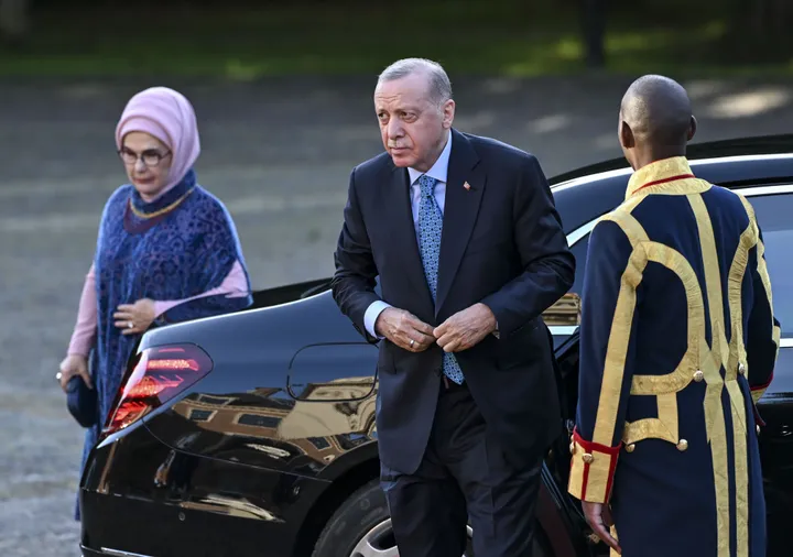 Presidenti turk Erdoğan mbërrin në Holandë për samitin e NATO-s