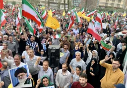 Iranianët festojnë në Teheran "fitoren kundër ShBA-së dhe Izraelit"