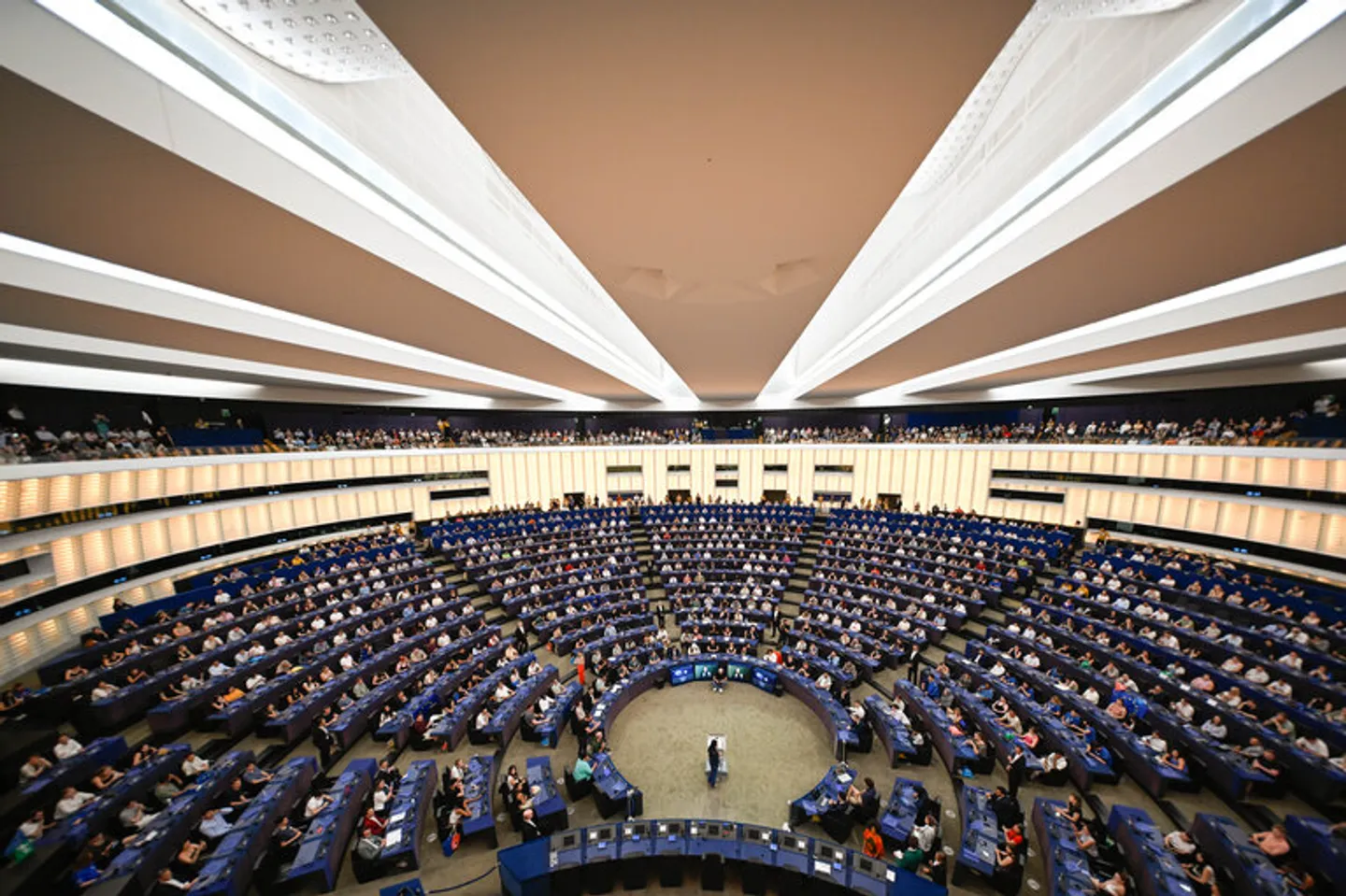 De la calle a las instituciones: el auge de la extrema derecha en jóvenes de Europa y a qué se debe