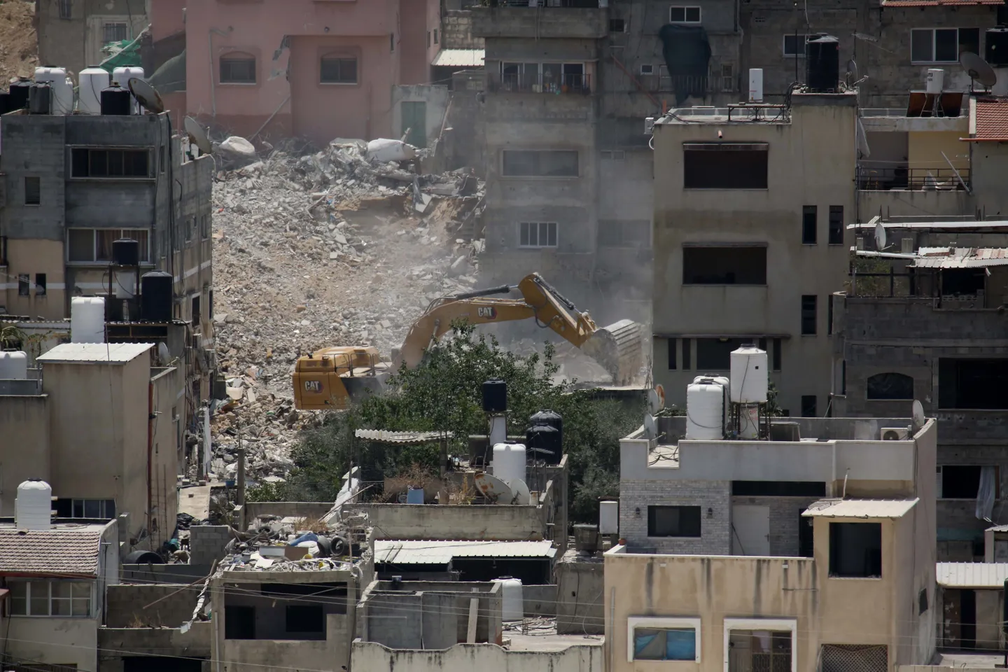 مادری که در غزه با دخترانش گیر مانده، می‌گوید که آنها «منتظر مرگ هستند»