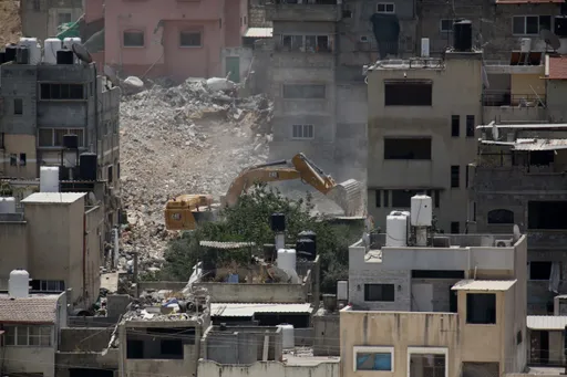 مادری که در غزه با دخترانش گیر مانده، می‌گوید که آنها «منتظر مرگ هستند»