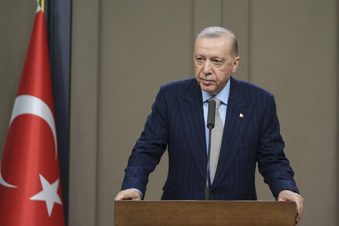 Erdogan insta a la OTAN a suspender todas las restricciones comerciales en materia de defensa