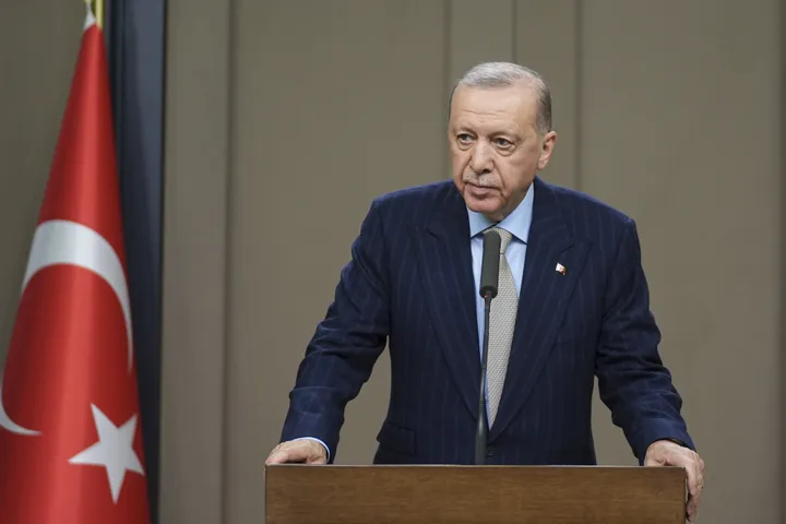 Erdogan insta a la OTAN a suspender todas las restricciones comerciales en materia de defensa