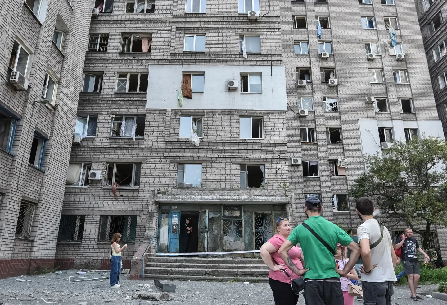 Девет лица загинаа, а 153 се повредени во рускиот напад врз Днепар