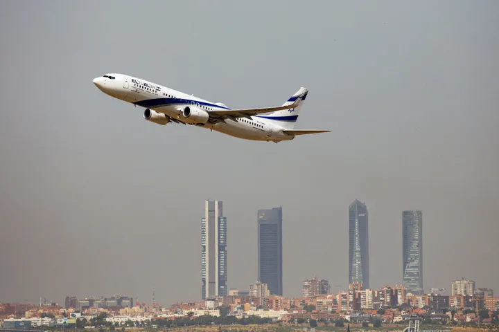 Paris Airport worker suspended for shouting “Free Palestine” to Israeli airline crew