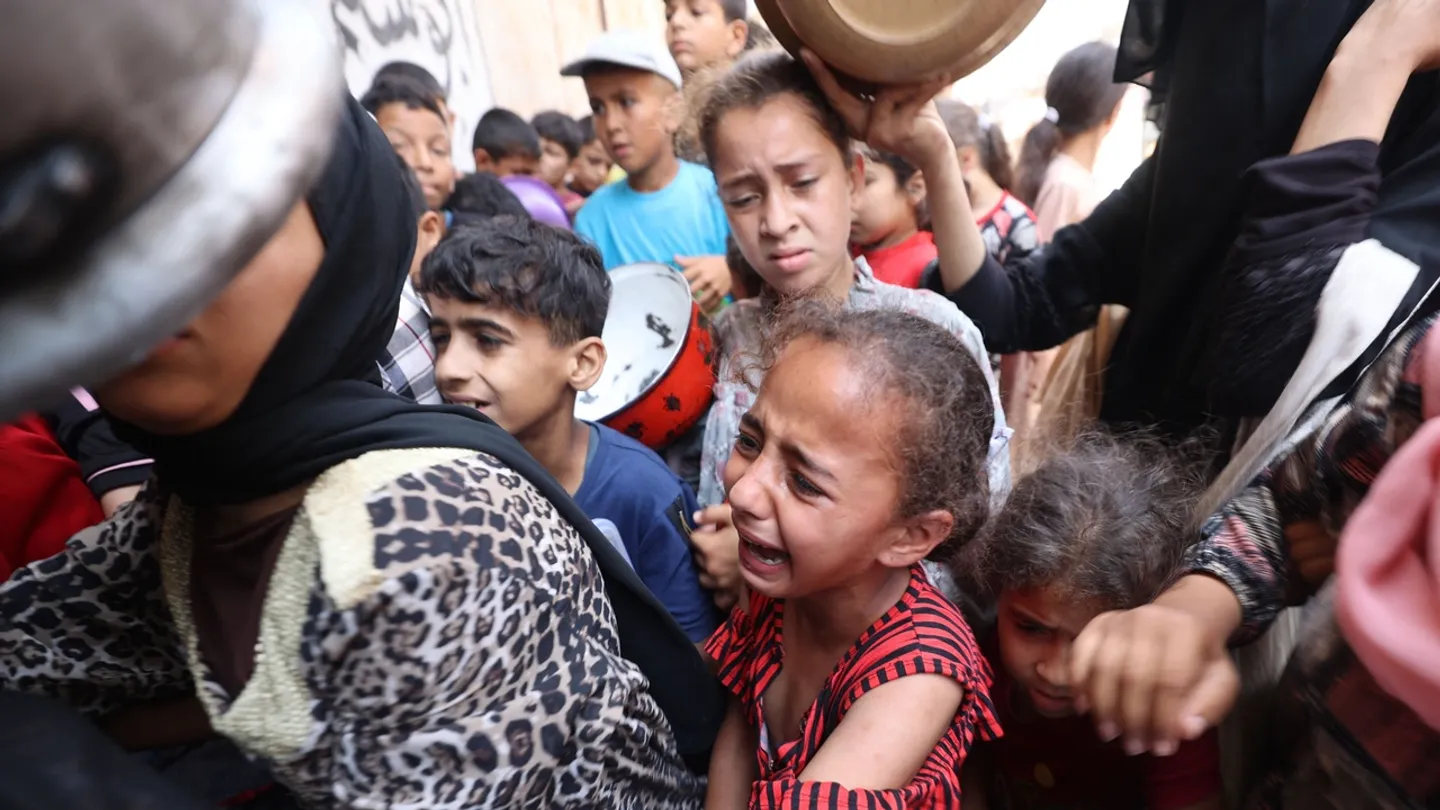 ارتفاع حصيلة الشهداء في غزة إلى أكثر من 56 ألفاً.. و"أونروا" تحذّر من تحويل المساعدات إلى "فخ قاتل"