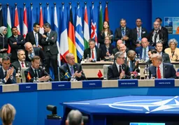 Presidenti i Türkiye-s Erdoğan zhvillon takim me kryeministrin britanik Starmer në Hagë