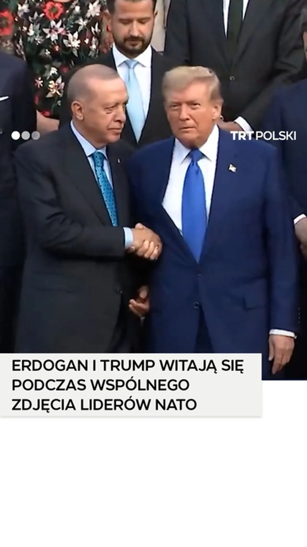 Erdogan i Trump witają się podczas wspólnego zdjęcia liderów NATO