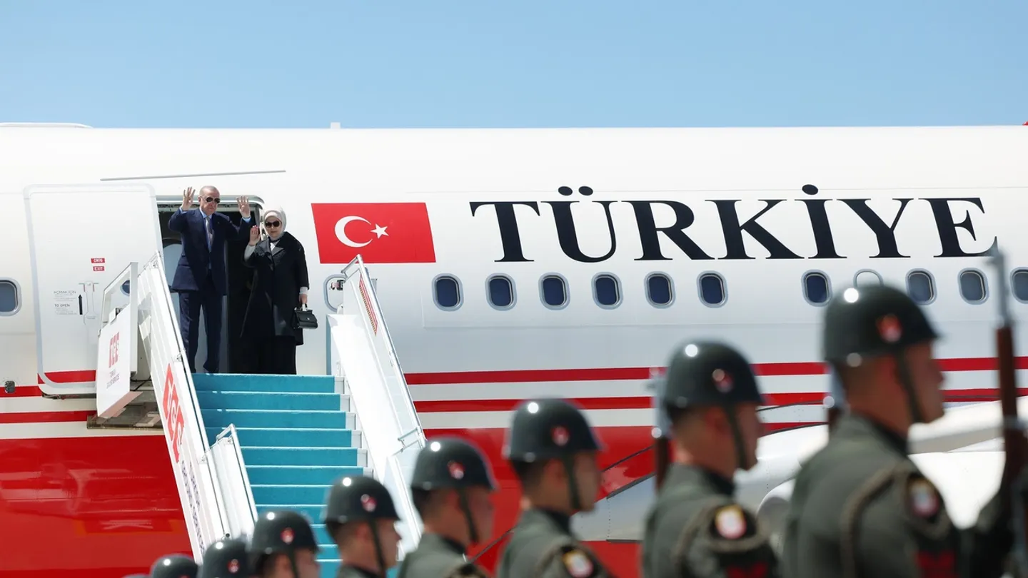 أردوغان يغادر هولندا بعد مشاركته في قمة زعماء حلف شمال الأطلسي