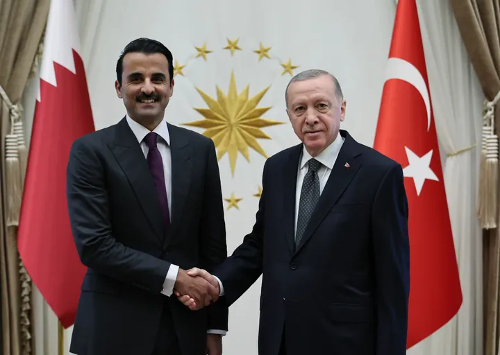 Türkiye condena cualquier ataque que viole la soberanía de Qatar: Erdogan al emir Al-Thani