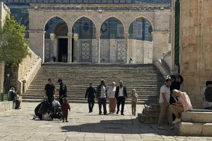 Israel's Ben-Gvir allows illegal settlers to sing, dance at Jerusalem's Al-Aqsa complex