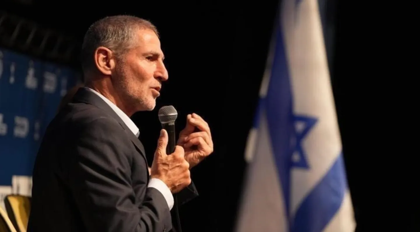 زعيم إسرائيلي معارض يعلق على قتل المستوطنين ثلاثةَ فلسطينيين بالضفة: مجزرة يهودية عنيفة