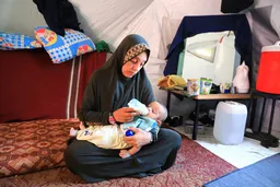 La leche de las madres se seca en Gaza por la desnutrición y el hambre empieza tan solo al nacer