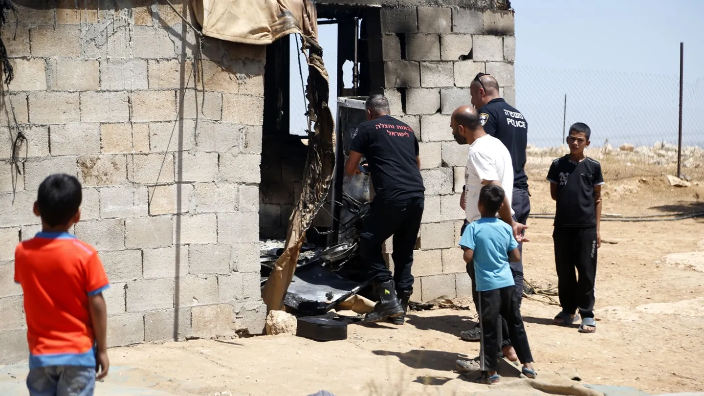 قوات الاحتلال تواصل اعتقال فلسطينيين بالضفة وسط مواجهات خلال اعتداءات للمستوطنين