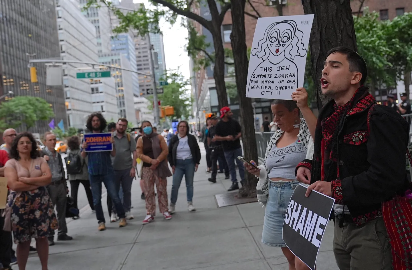 Demokrate u New Yorku protestovale protiv senatorice Gillibrand zbog islamofobnih komentara