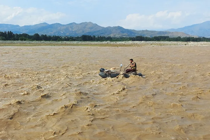 Flash floods and heavy rain kill 32 in Pakistan