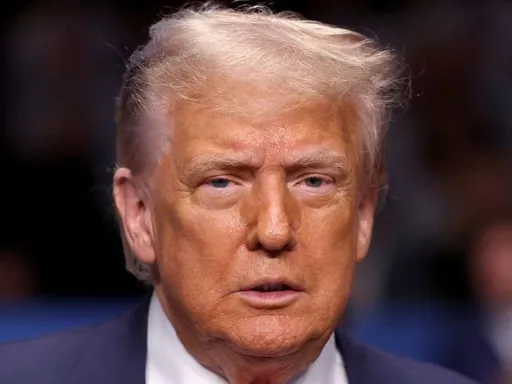 Trump desmente notícias de que considera um acordo nuclear civil de $30 mil milhões com o Irão