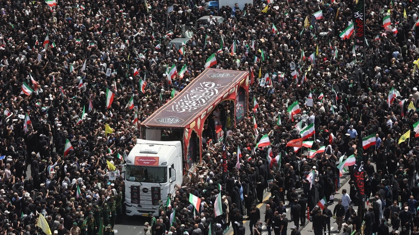 إيران.. تشييع قادة عسكريين وعلماء نوويين قُتلوا في الحرب مع إسرائيل