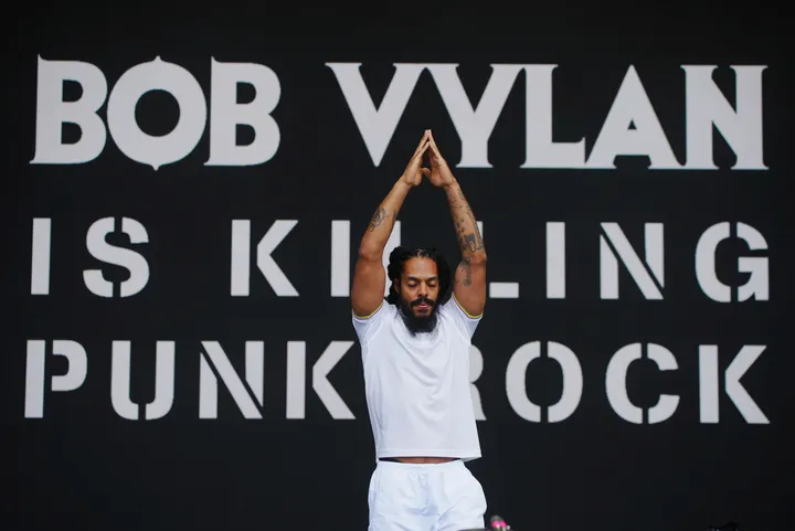 Britse politie: 'Dood aan het Israëlische leger' door band Bob Vylan niet strafbaar