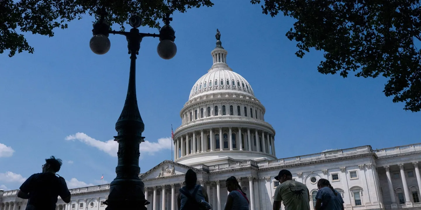 Senado dos EUA inicia debate sobre o controverso projecto de lei de despesas de Trump