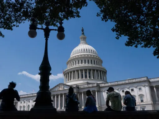 Senado dos EUA inicia debate sobre o controverso projecto de lei de despesas de Trump