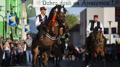 515. dani Ajvatovice: Aplauzom ispraćen defile konjanika u Donjem Vakufu