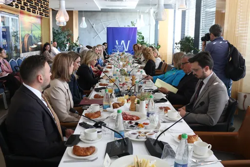 Kosovë, deputetë nga bota diskutojnë për mbrojtjen e grave dhe fëmijëve në kohë lufte