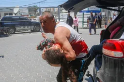 Умереть от голода или погибнуть под обстрелами