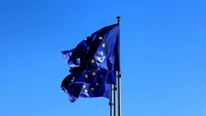 UE adverte que vai retaliar aumento das tarifas sobre o aço dos EUA