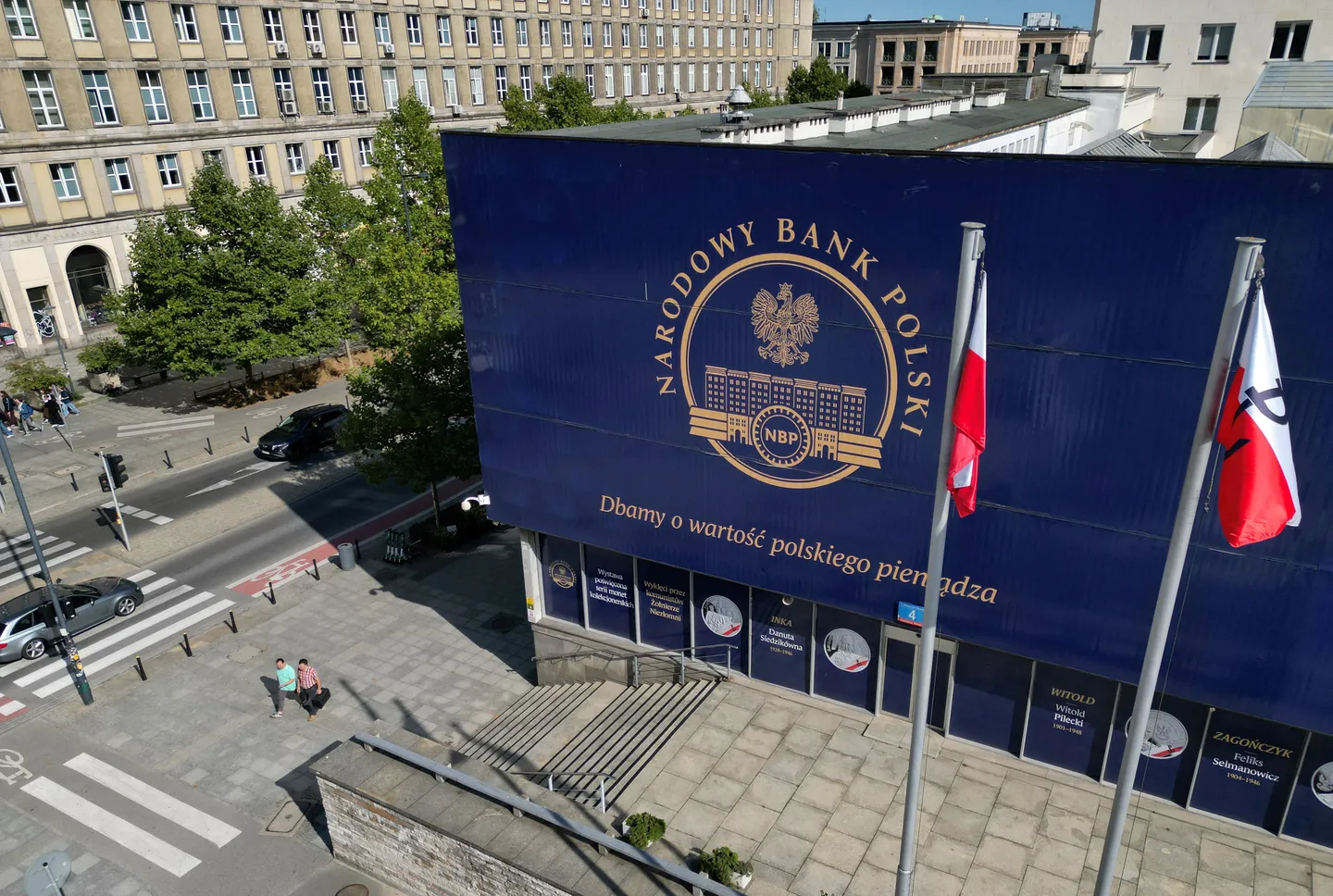 Kontrast w gospodarce: mocny złoty, słaba produkcja