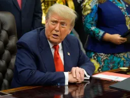 Trump: Sanções contra o Irão podem ser levantadas se 'eles conseguirem ser pacíficos'