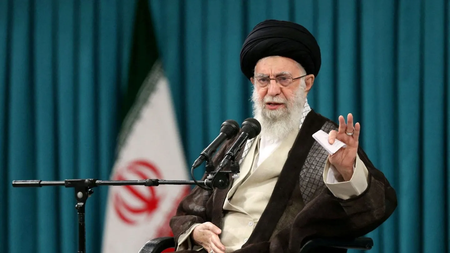 Khamenei: Trump exagerou sobre impacto dos ataques dos EUA ao Irão