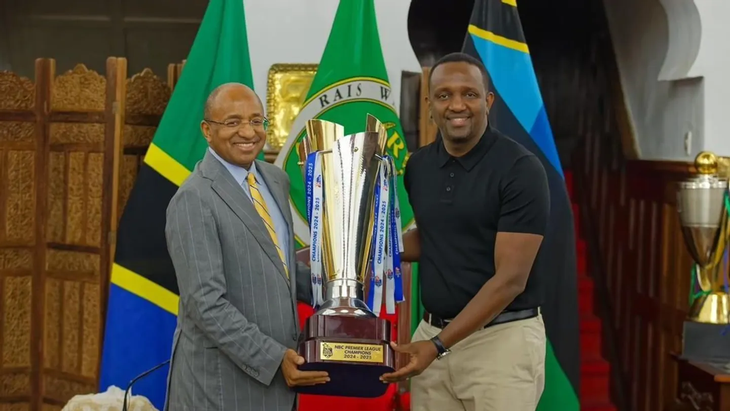 Rais wa Zanzibar aizawadia Klabu ya Yanga FC milioni 100